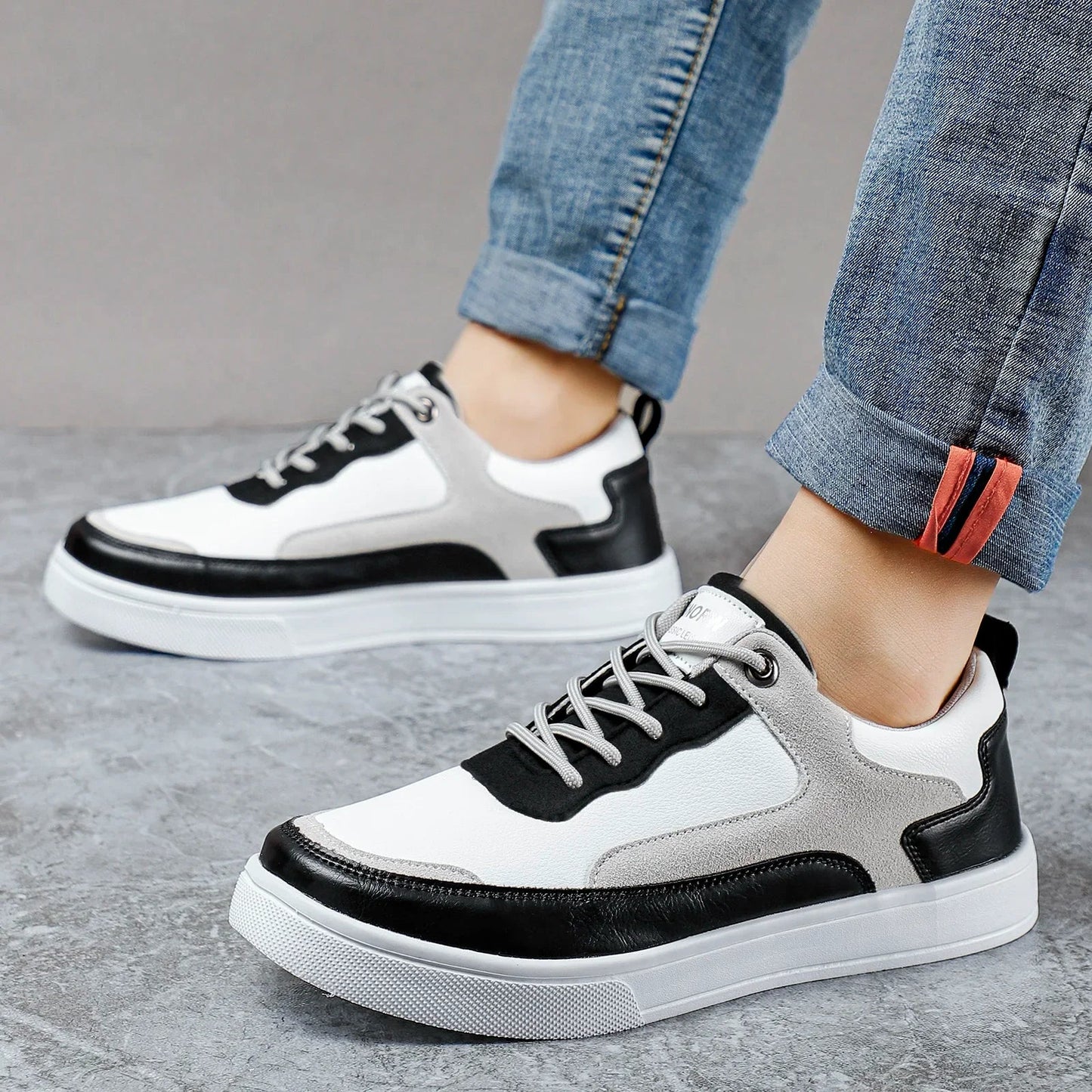 Adi Sneaker
